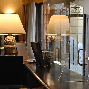 Hotel Pavone, Angera